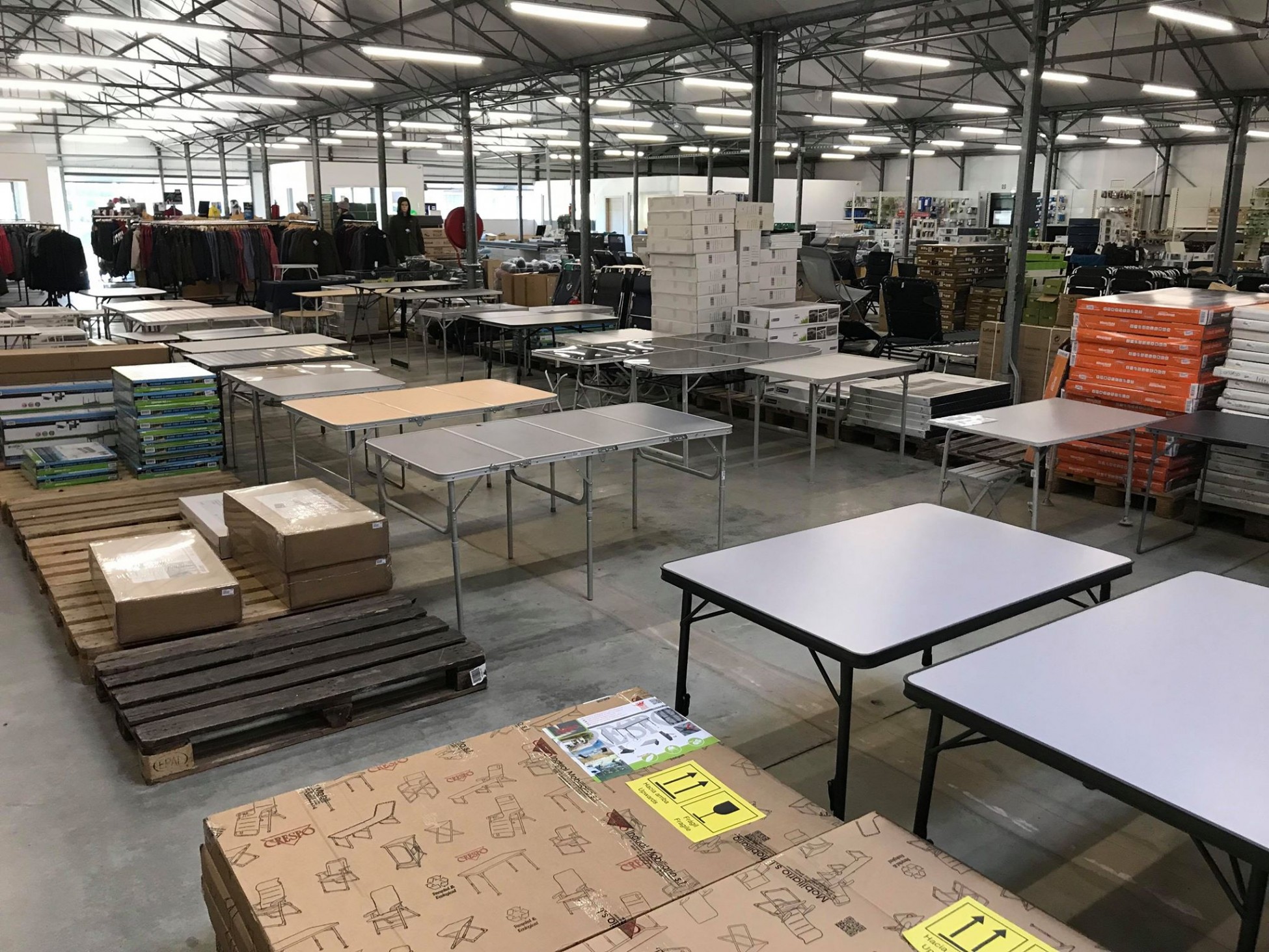 Kampeerartikelen en winkelafdeling