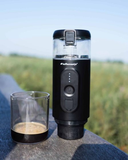 KOFFIEMAATJE XL portable espresso machine 125 ml black
