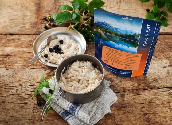 Trek'n Eat breakfast porridge with apple pieces PS1000+